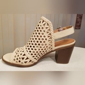 Massini  Ivory Sandal